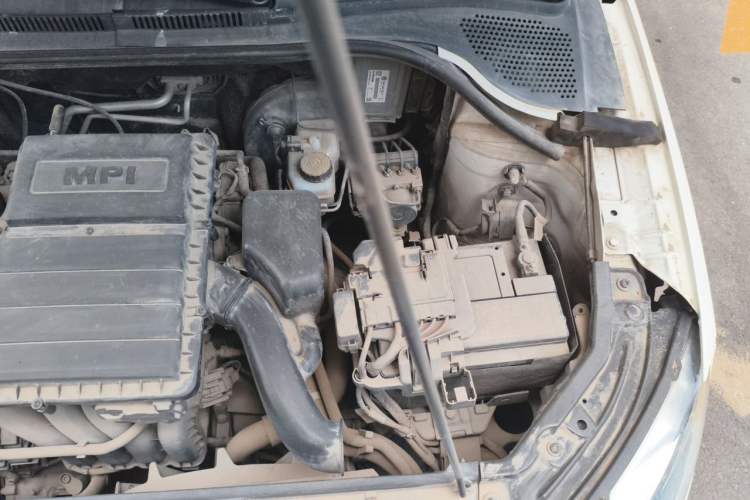 Used Skoda Rapid Spaceback 2014 1.6L Manual Enjoyment Edition Engine Bay Left