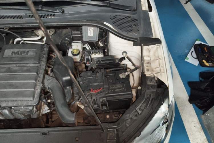 Used Skoda Rapid Spaceback 2014 1.6L Automatic Enjoyment Edition Engine Bay Left