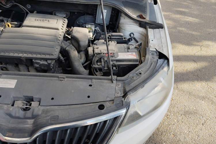 Used Skoda Rapid Spaceback 2014 1.6L Automatic Enjoyment Edition Engine Bay Left