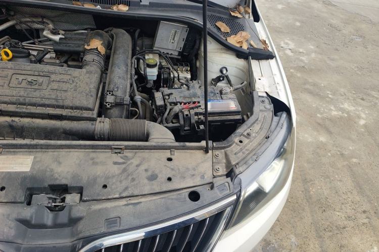 Used Skoda Rapid Spaceback 2014 1.4 TSI DSG Comfort Edition Engine Bay Left