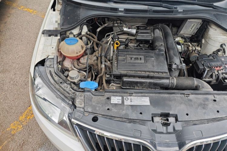 Used Skoda Rapid Spaceback 2014 1.4TSI DSG Enjoyment Edition Engine Bay Right