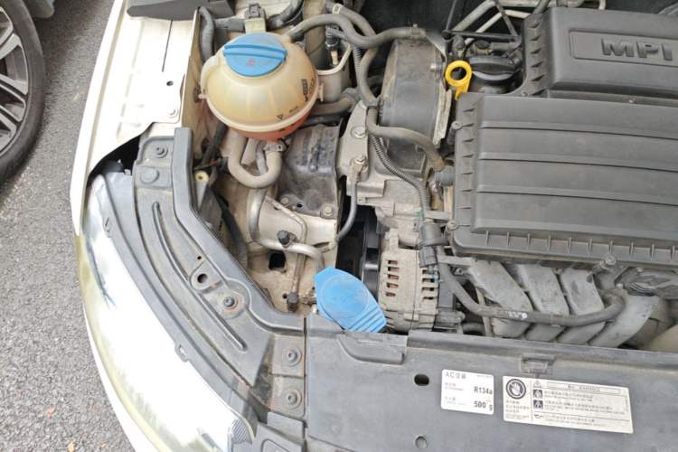 Used Skoda Rapid Spaceback 2014 1.6L Manual Enjoyment Edition Engine Bay Right