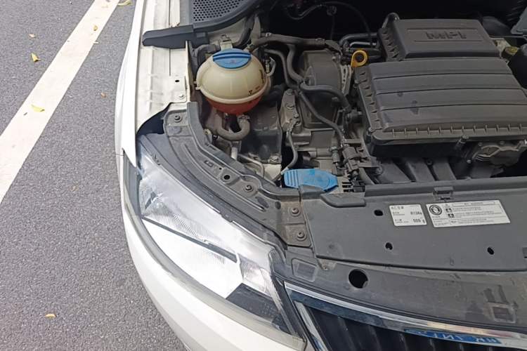 Used Skoda Rapid Spaceback 2014 1.6L Manual Enjoyment Edition Engine Bay Right