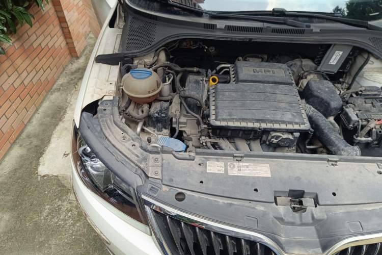 Used Skoda Rapid Spaceback 2014 1.6L Automatic Enjoyment Edition Engine Bay Right