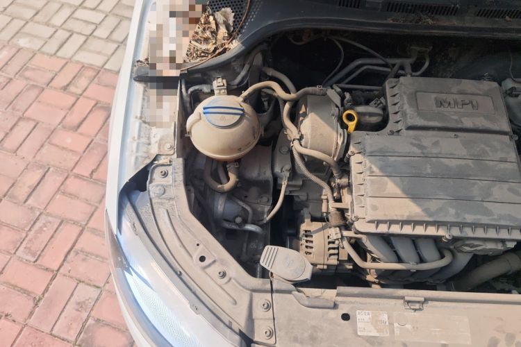 Used Skoda Rapid Spaceback 2014 1.6L Manual Enjoyment Edition Engine Bay Right