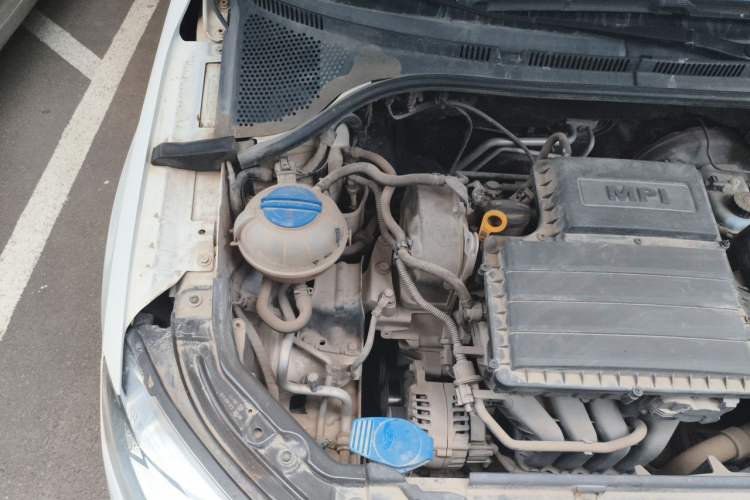 Used Skoda Rapid Spaceback 2014 1.6L Manual Enjoyment Edition Engine Bay Right
