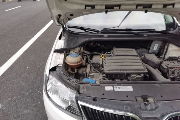 Used Skoda Rapid Spaceback 2014 1.6L Automatic Enjoyment Edition Engine Bay Right