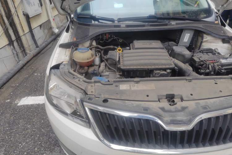 Used Skoda Rapid Spaceback 2014 1.6L Automatic Enjoyment Edition Engine Bay Right