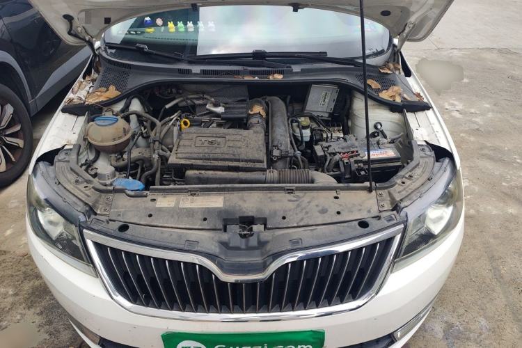 Used Skoda Rapid Spaceback 2014 1.4 TSI DSG Comfort Edition Engine Bay