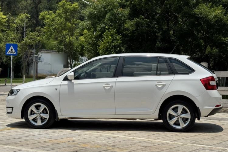 Used Skoda Rapid Spaceback 2014 1.6L Automatic Enjoyment Edition Exterior 2