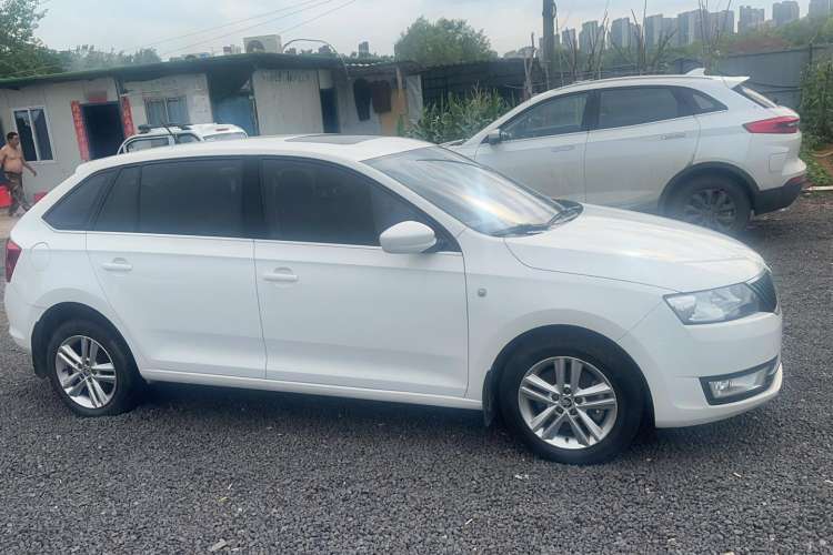 Used Skoda Rapid Spaceback 2014 1.4 TSI DSG Trend Edition Exterior 2