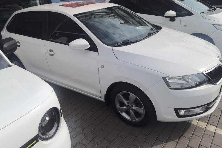 Used Skoda Rapid Spaceback 2014 1.6L Automatic Enjoyment Edition Exterior 2
