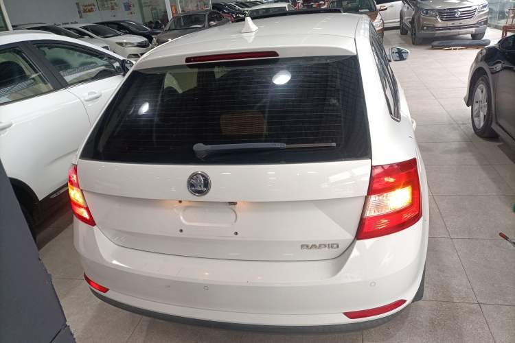 Used Skoda Rapid Spaceback 2014 1.6L Automatic Enjoyment Edition Exterior 4