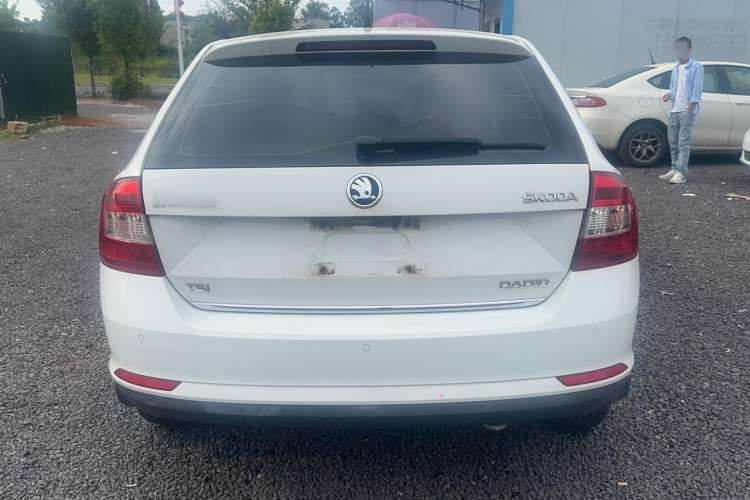Used Skoda Rapid Spaceback 2014 1.4 TSI DSG Trend Edition Exterior 4
