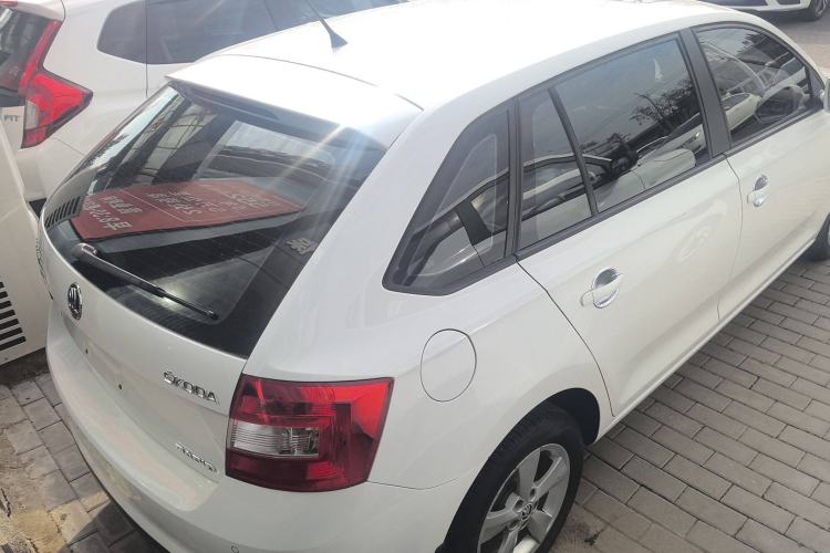 Used Skoda Rapid Spaceback 2014 1.6L Automatic Enjoyment Edition Exterior 4