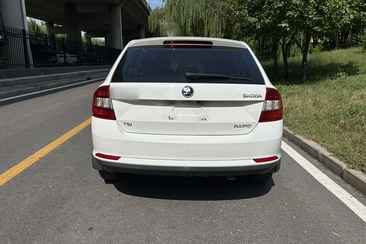 Used Skoda Rapid Spaceback 2014 1.4 TSI DSG Comfort Edition Exterior 4