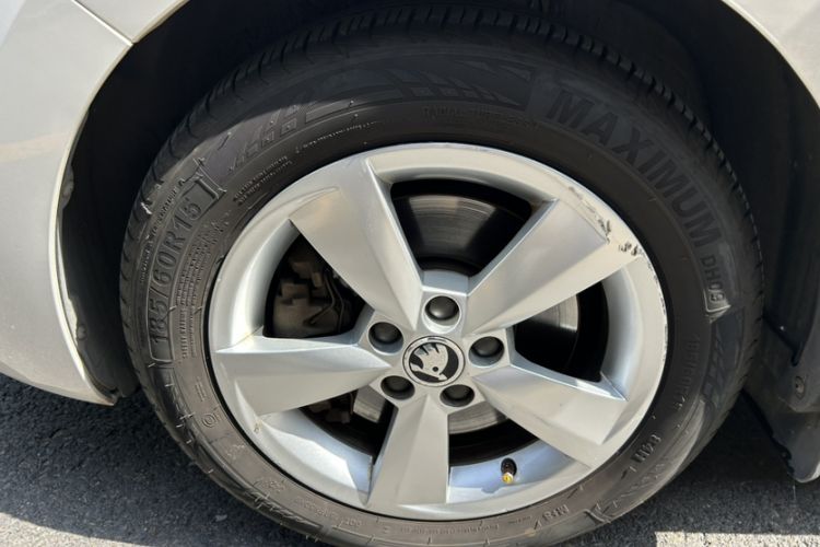Used Skoda Rapid Spaceback 2014 1.4 TSI DSG Comfort Edition Exterior 5