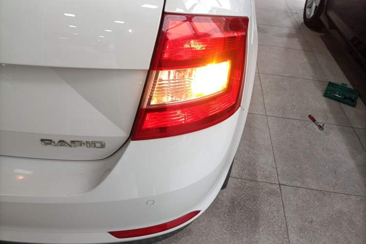 Used Skoda Rapid Spaceback 2014 1.6L Automatic Enjoyment Edition Exterior 6