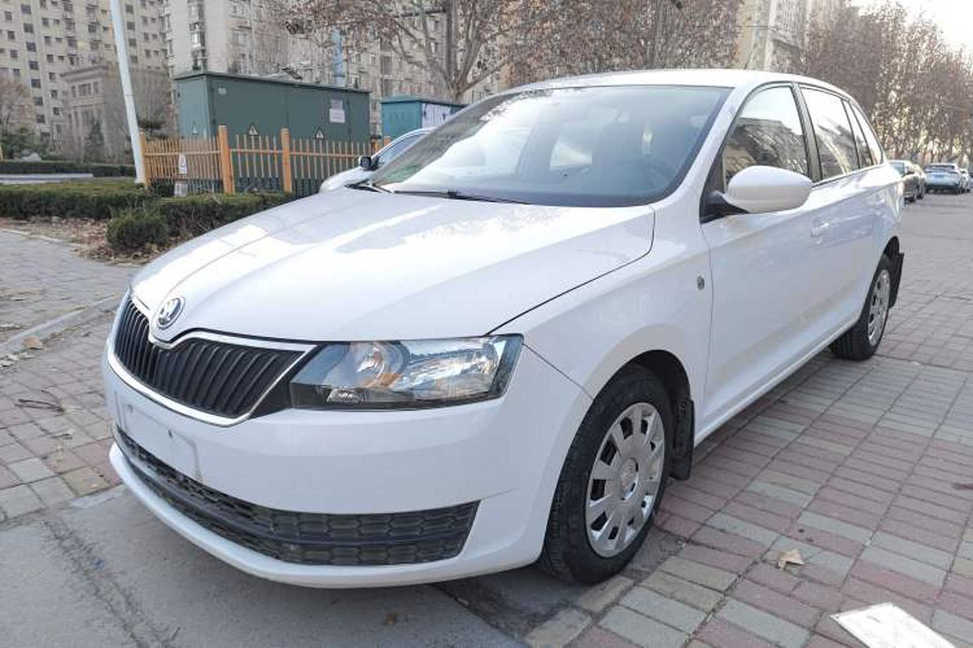 Used Skoda Rapid Spaceback 2014 1.6L Manual Enjoyment Edition Front Left 45 Deg