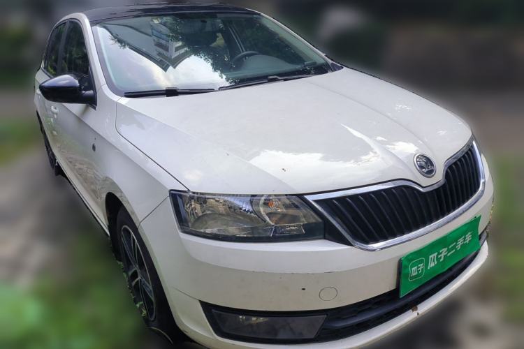 Used Skoda Rapid Spaceback 2014 1.6L Automatic Enjoyment Edition Front Right 45 Deg