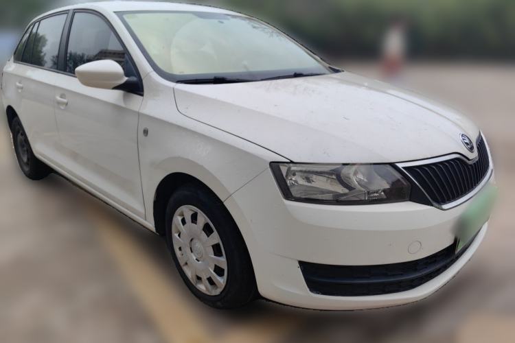 Used Skoda Rapid Spaceback 2014 1.6L Automatic Enjoyment Edition Front Right 45 Deg