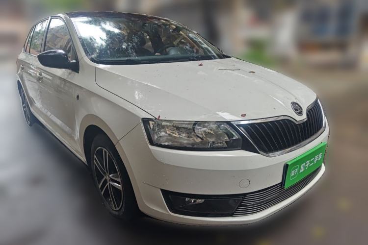 Used Skoda Rapid Spaceback 2014 1.6L Automatic Enjoyment Edition Front Right 45 Deg