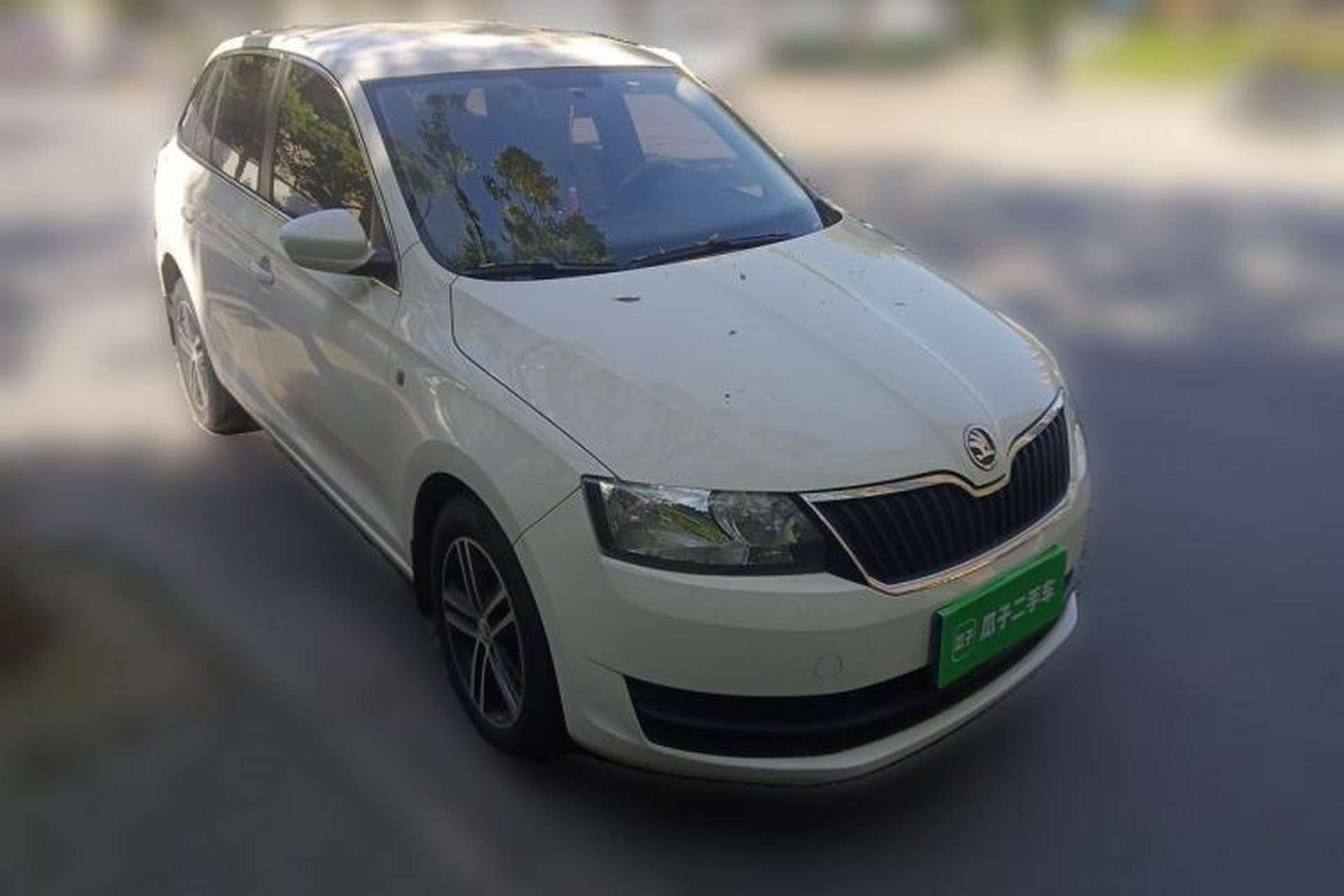 Used Skoda Rapid Spaceback 2014 1.6L Automatic Enjoyment Edition Front Right 45 Deg