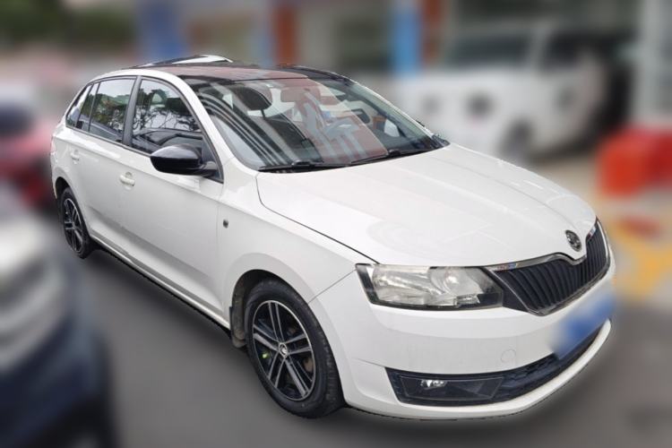 Used Skoda Rapid Spaceback 2014 1.6L Manual Enjoyment Edition Front Right 45 Deg