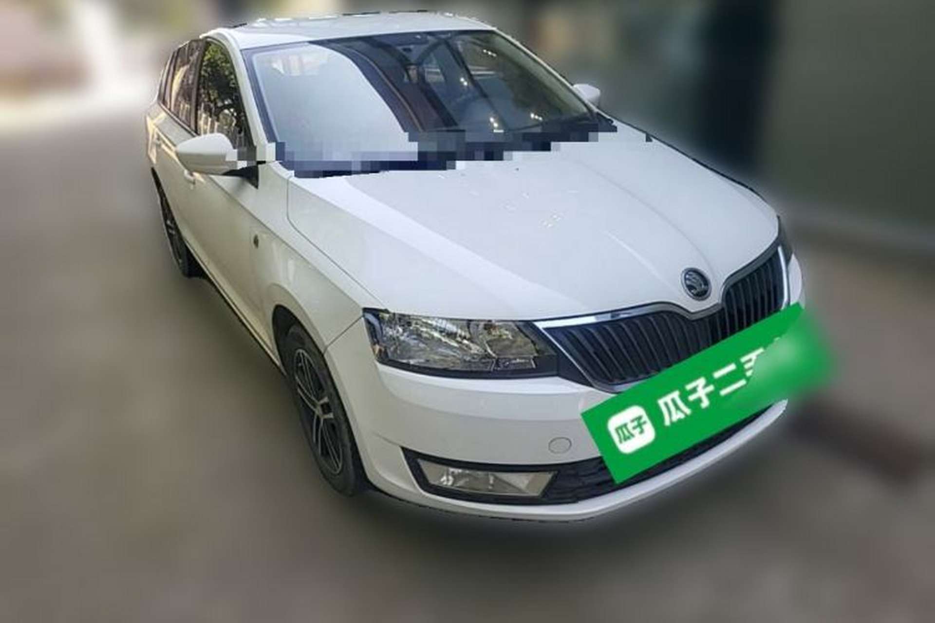 Used Skoda Rapid Spaceback 2014 1.6L Manual Enjoyment Edition Front Right 45 Deg