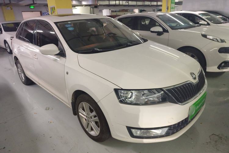 Used Skoda Rapid Spaceback 2014 1.6L Automatic Enjoyment Edition Front Right 45 Deg