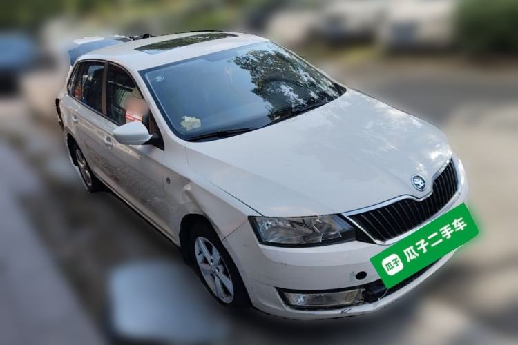 Used Skoda Rapid Spaceback 2014 1.6L Automatic Enjoyment Edition Front Right 45 Deg