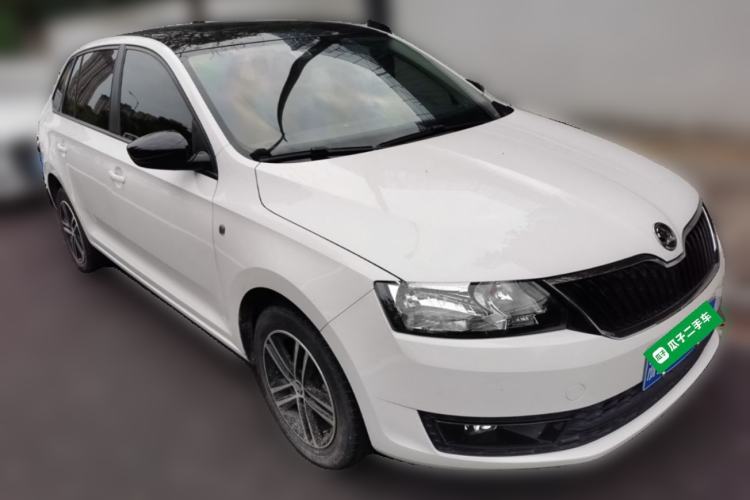 Used Skoda Rapid Spaceback 2014 1.6L Automatic Enjoyment Edition Front Right 45 Deg