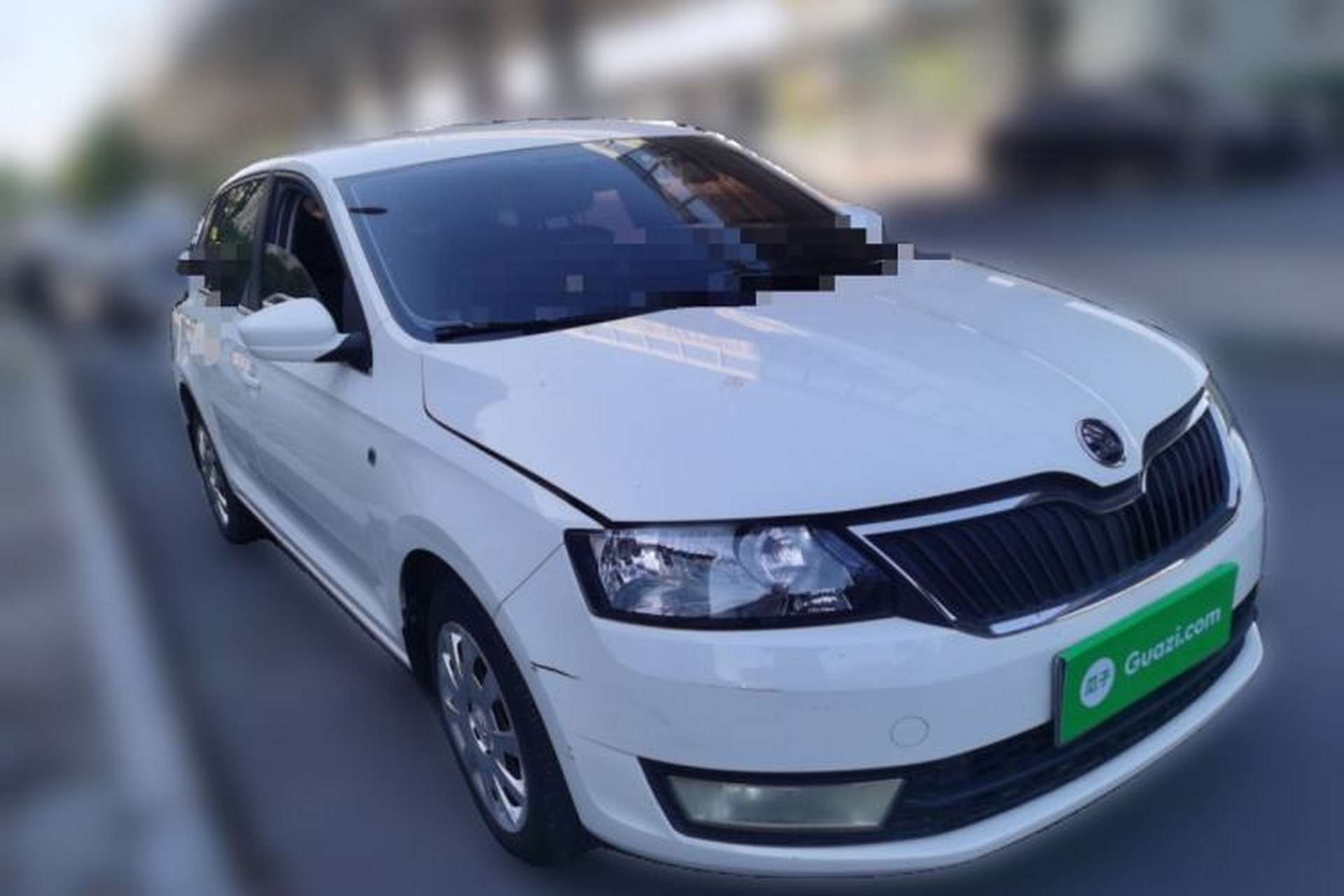 Used Skoda Rapid Spaceback 2014 1.6L Manual Enjoyment Edition Front Right 45 Deg
