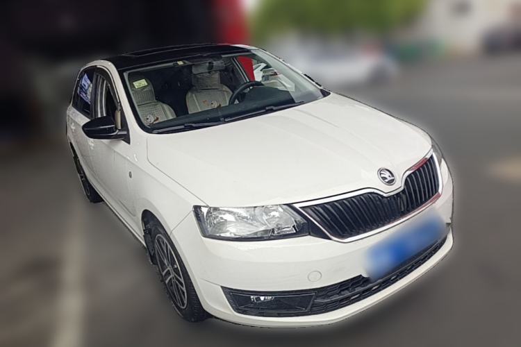 Used Skoda Rapid Spaceback 2014 1.6L Automatic Enjoyment Edition Front Right 45 Deg