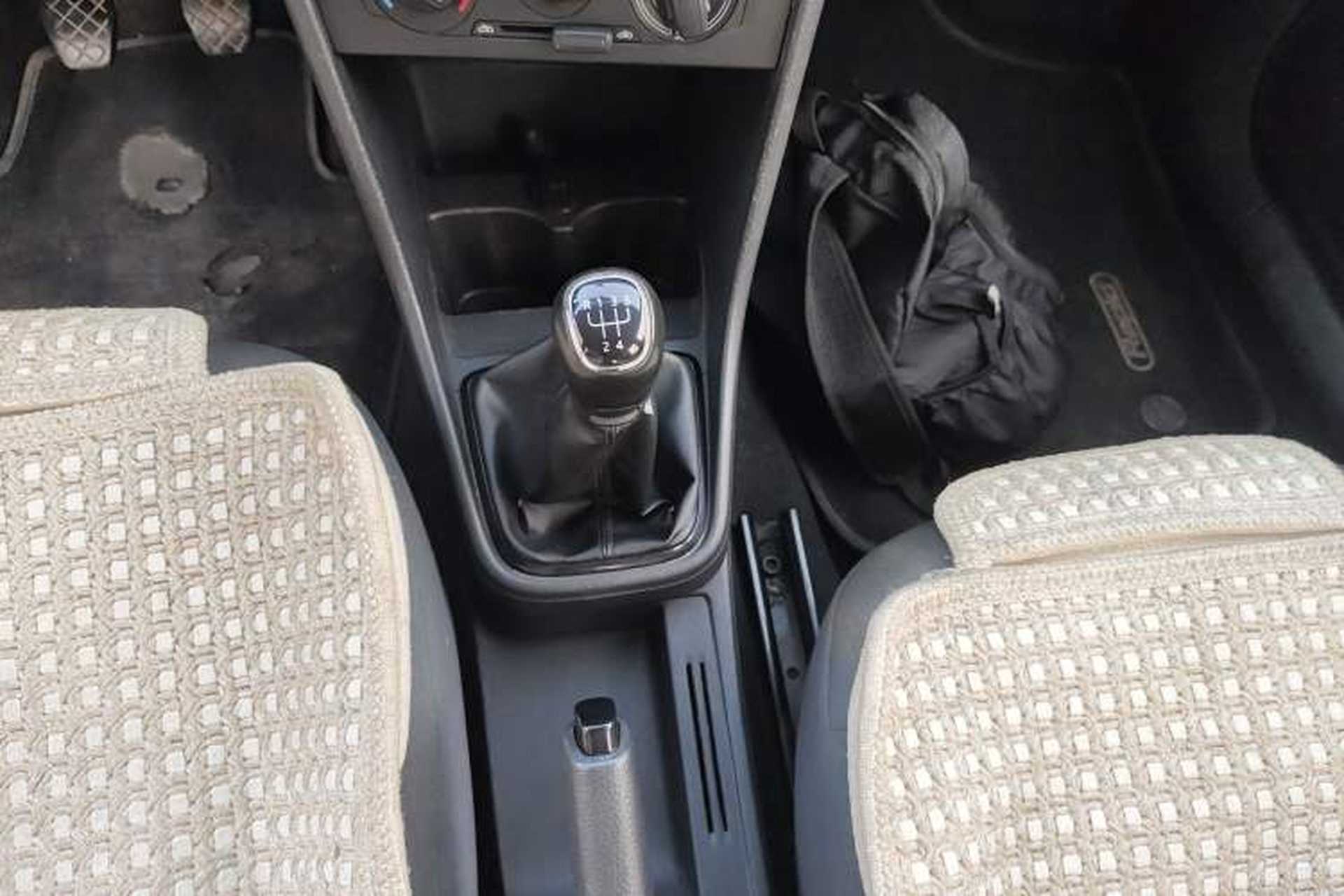 Used Skoda Rapid Spaceback 2014 1.6L Manual Enjoyment Edition Gear Lever