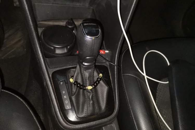 Used Skoda Rapid Spaceback  Gear Lever