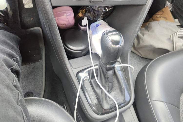 Used Skoda Rapid Spaceback 2014 1.6L Automatic Enjoyment Edition Gear Lever