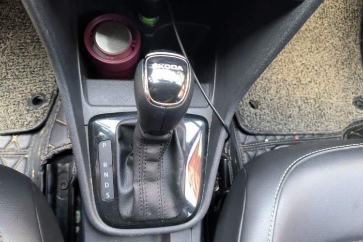 Used Skoda Rapid Spaceback 2014 1.6L Automatic Enjoyment Edition Gear Lever