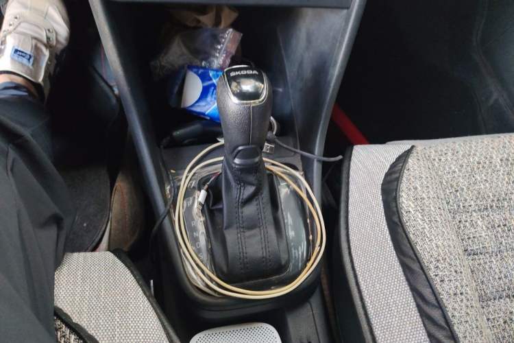 Used Skoda Rapid Spaceback 2014 1.6L Automatic Enjoyment Edition Gear Lever