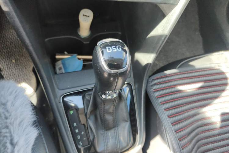 Used Skoda Rapid Spaceback 2014 1.4 TSI DSG Trend Edition Gear Lever