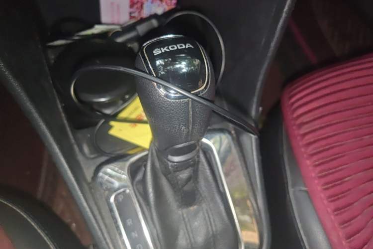 Used Skoda Rapid Spaceback 2014 1.6L Automatic Enjoyment Edition Gear Lever