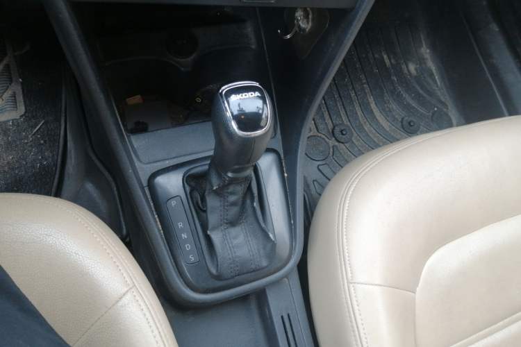 Used Skoda Rapid Spaceback 2014 1.6L Automatic Enjoyment Edition Gear Lever