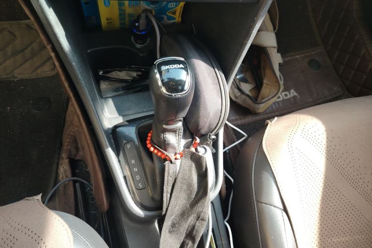 Used Skoda Rapid Spaceback 2014 1.6L Automatic Enjoyment Edition Gear Lever