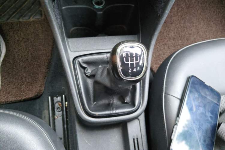 Used Skoda Rapid Spaceback 2014 1.6L Manual Enjoyment Edition Gear Lever