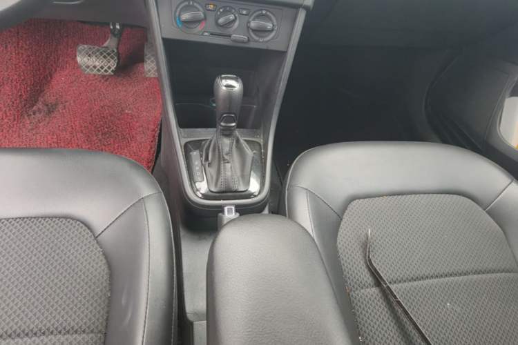 Used Skoda Rapid Spaceback 2014 1.6L Automatic Enjoyment Edition Gear Lever