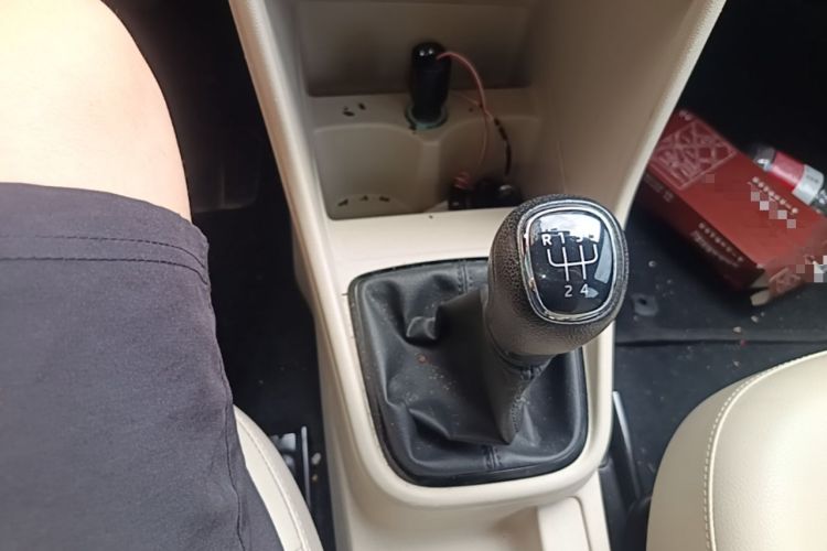 Used Skoda Rapid Spaceback 2014 1.6L Manual Enjoyment Edition Gear Lever