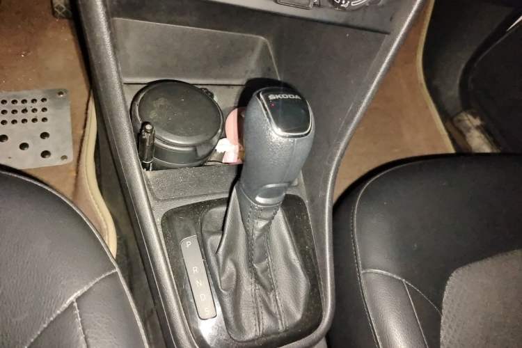 Used Skoda Rapid Spaceback 2014 1.6L Automatic Enjoyment Edition Gear Lever