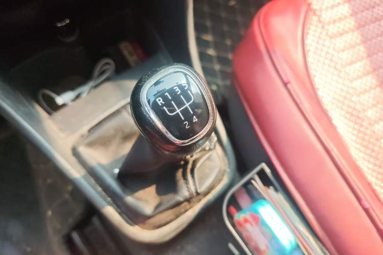 Used Skoda Rapid Spaceback 2014 1.6L Manual Enjoyment Edition Gear Lever