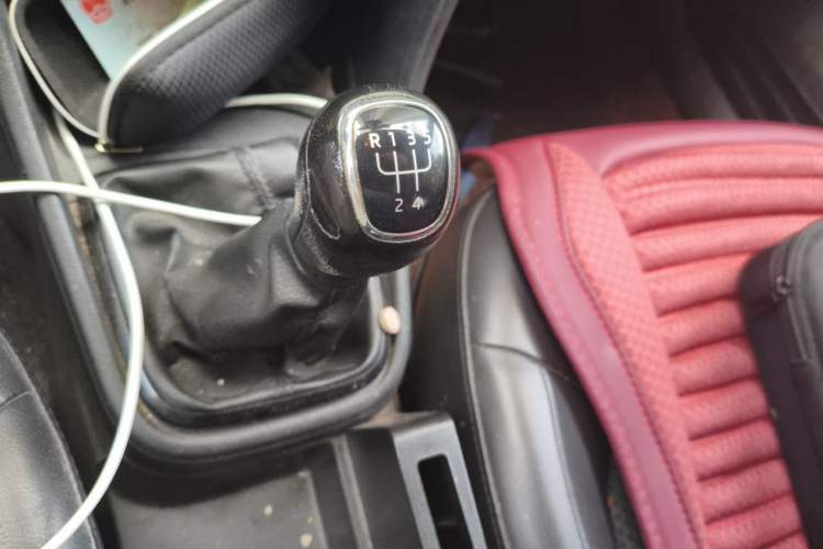 Used Skoda Rapid Spaceback 2014 1.6L Manual Enjoyment Edition Gear Lever