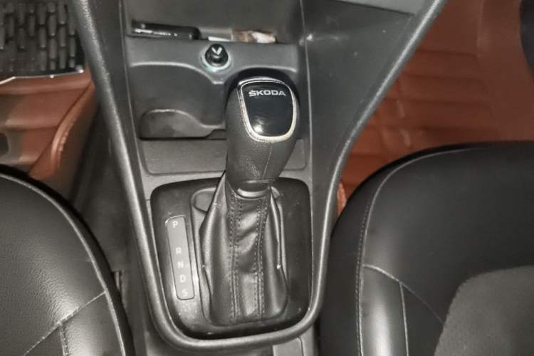 Used Skoda Rapid Spaceback 2014 1.6L Automatic Enjoyment Edition Gear Lever